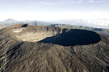 留尼汪羅蘭加洛斯機(jī)場(chǎng)三字代碼(RUN),羅蘭加洛斯機(jī)場(chǎng)(Roland Garros Airport)四字碼,留尼汪機(jī)場(chǎng)三字碼查詢